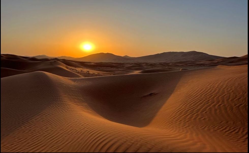 1er prix Monique MOREAU -  sultanat d'Oman : coucher de soleil sur les dunes.